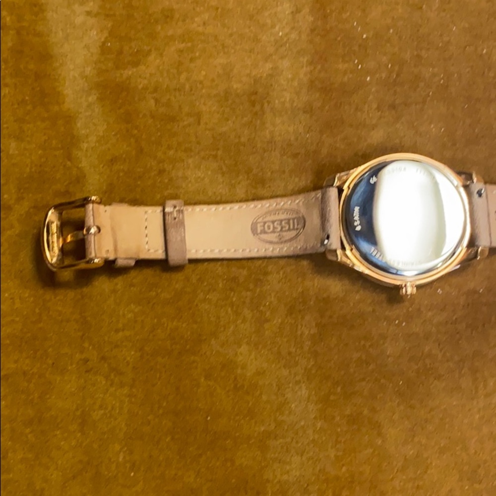 Great condition rose gold leather Fossil watch - Picture 7 of 8